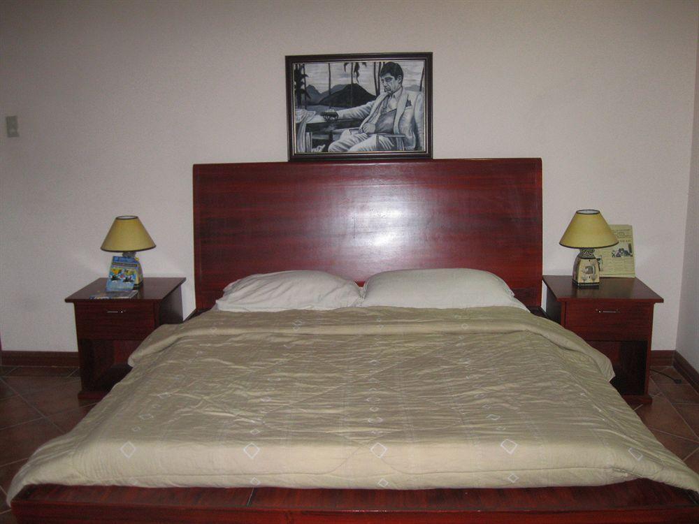 Red Tulip Hotel Angeles Bagian luar foto
