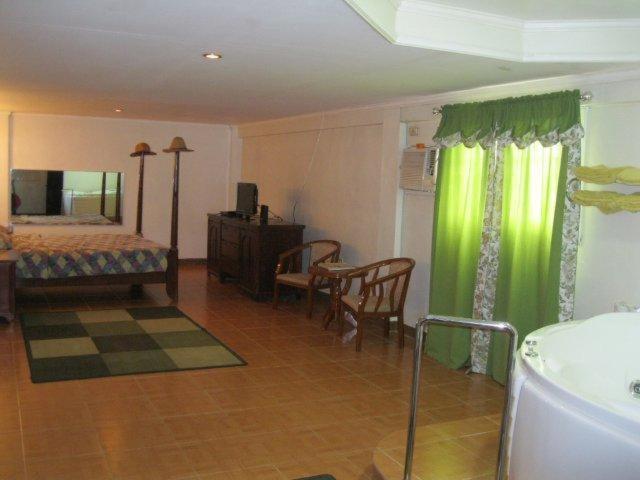 Red Tulip Hotel Angeles Bagian luar foto