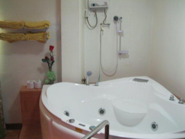 Red Tulip Hotel Angeles Bagian luar foto