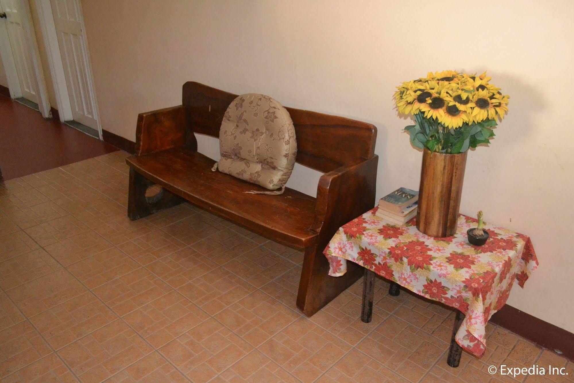 Red Tulip Hotel Angeles Bagian luar foto