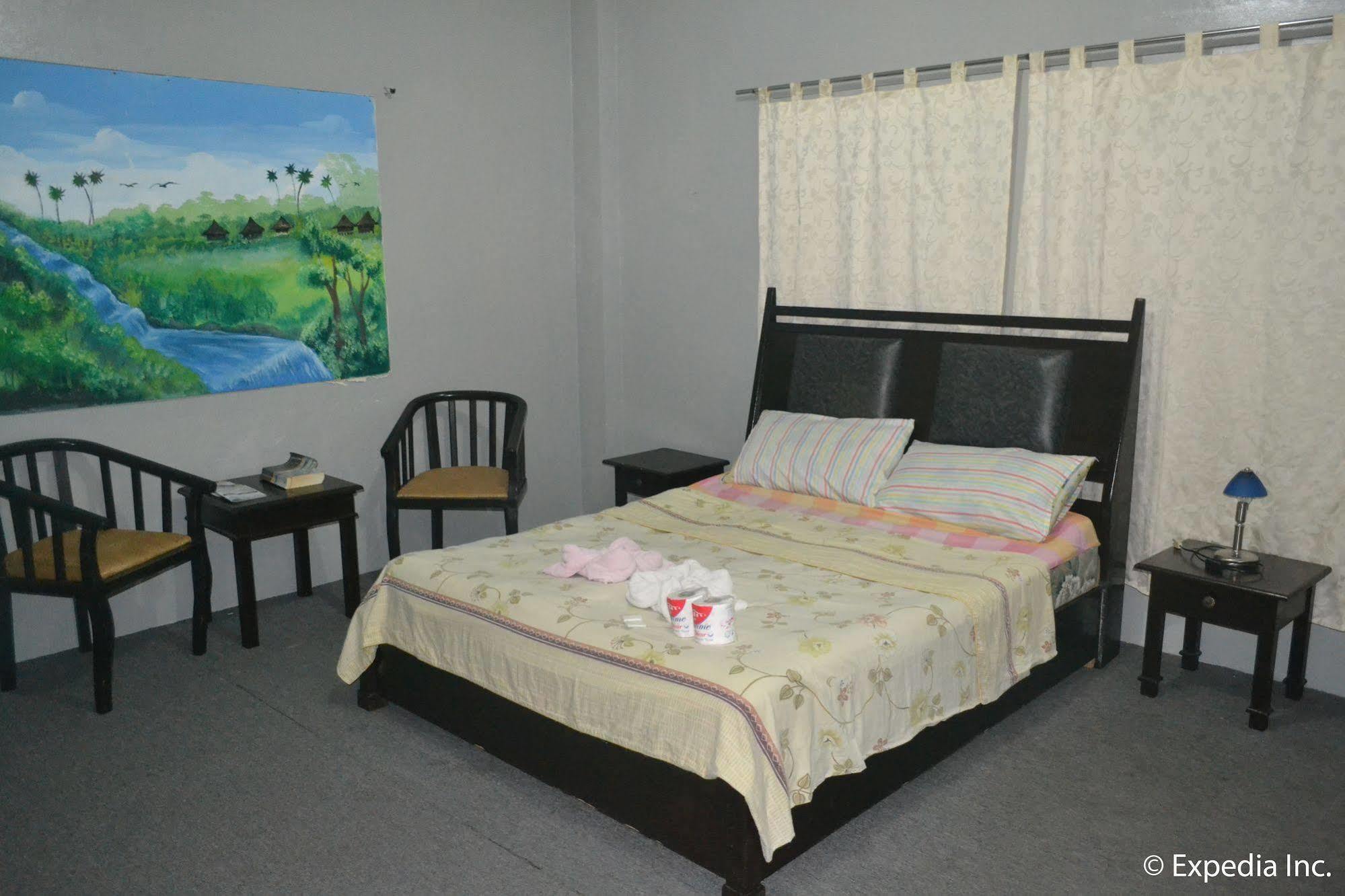 Red Tulip Hotel Angeles Bagian luar foto